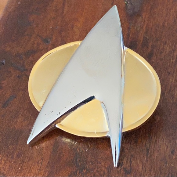 🎉5/20 SALE🎉vintage Star Trek next generation pin